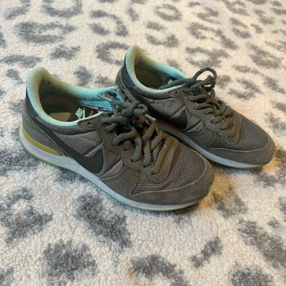 Womens Nikes